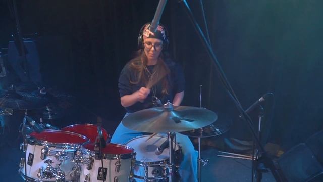 Виктория Никитина - Chris Brown - Kiss Kiss 💋 (feat. T-Pain) смотреть онлайн