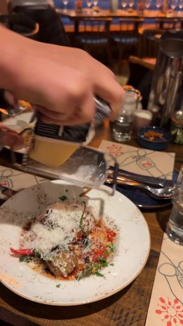 Вот столько должно быть сыра #еда #англия смотреть онлайн