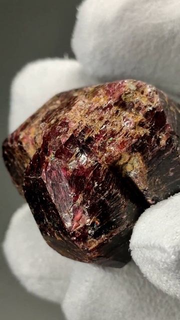 Кристалл Граната #garnetBonStone #crystalBonStone смотреть онлайн