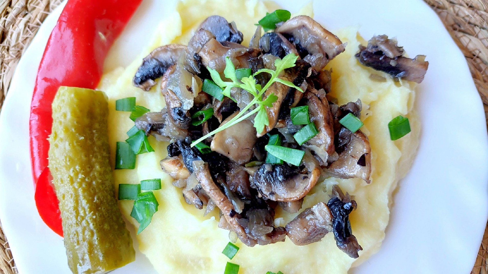 Сырная толчёнка с шампиньонами. Может быть самостоятельным блюдом или гарниром. смотреть онлайн