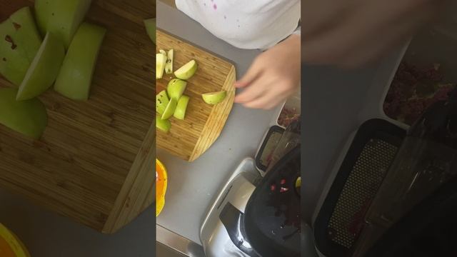 Сок от нар и зелена ябълка