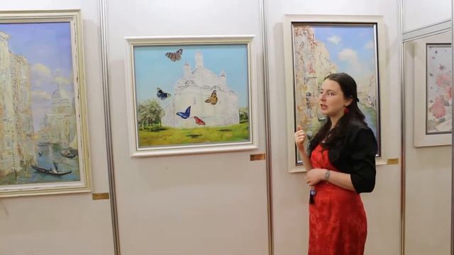 Уфимцы внимательно рассматривают картины Н Сафронова смотреть онлайн
