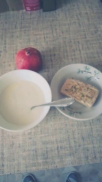 Манная каша, с гранатом и арахисовой халвой