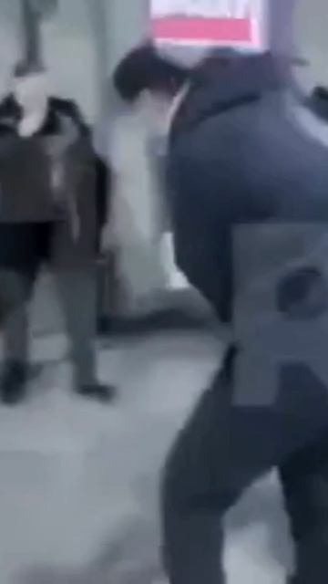 Лепс. Драка за партию в нарды. Пародия. Григорий прячется за спинами охранников и наносит удары смотреть онлайн