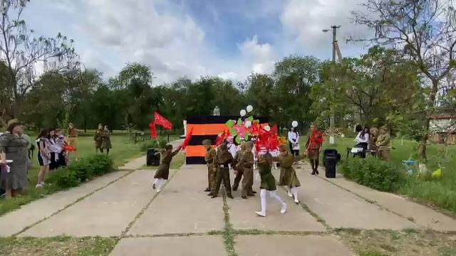 Танец «Встанем» смотреть онлайн