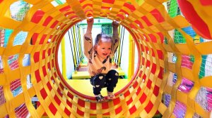 Анна Мария снова в Playtopia! Космонавт, принцесса и попугайчики!