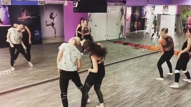 Акробатика тренировка в студии