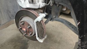 Замена передних тормозных колодок на Ford Mustang 2,3 Форд Мустанг 2022 года