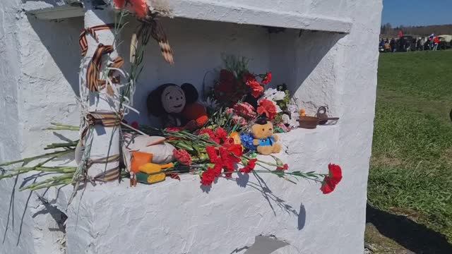 С ДНЁМ ПОБЕДЫ! ПОМНИМ! ГОРДИМСЯ! смотреть онлайн