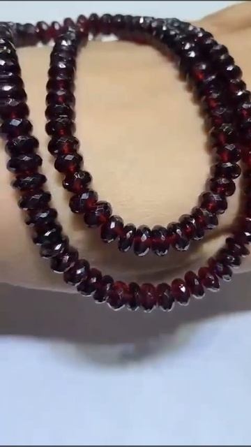 Бусы из граната , длина 48см размер бусин 6-8мм.