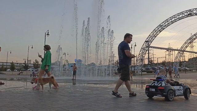 Сухой фонтан в парке "Победа" перед стадионом "Волгогр? смотреть онлайн