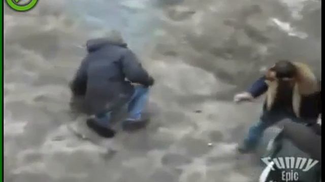 Вот это мужик чихнул! смотреть онлайн