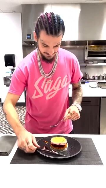 🐟 Шон О’Мэлли пробует селёдку под шубой! #shorts #ufc #ufceurop смотреть онлайн