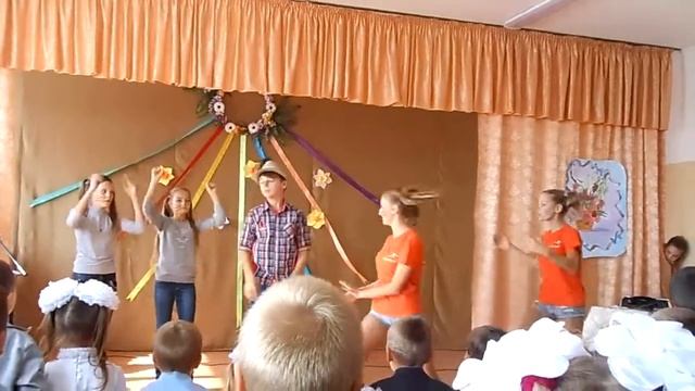 Прикольный танец на праздник))) смотреть онлайн