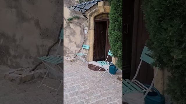 Французы любят жить в таких домах, но есть одна пробле? смотреть онлайн