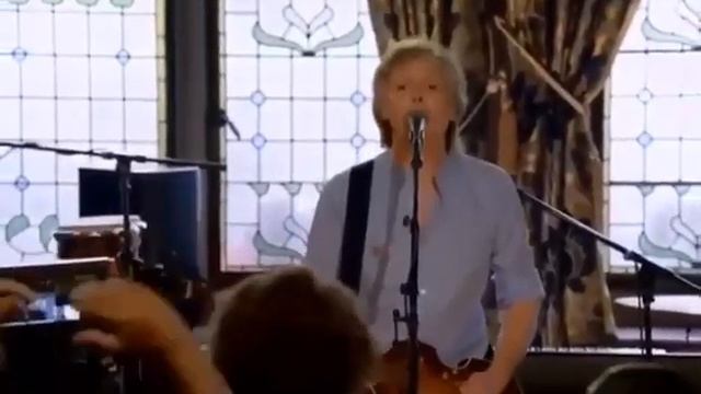 Пол Маккартни в свой день рождения в кафешке 18 июня 2024