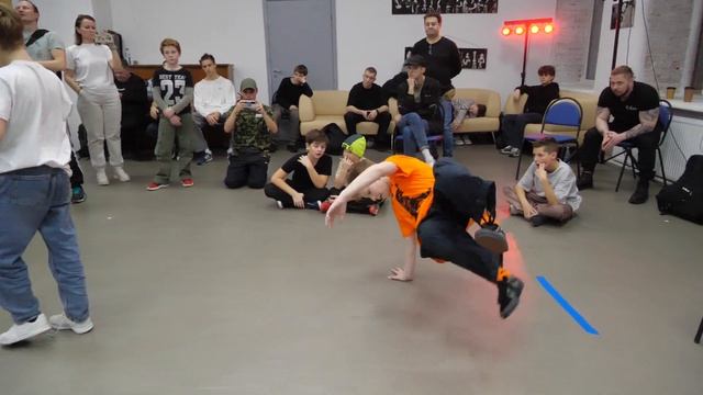 отбор 1x1 до 13 лет bboy Phantom vs MaksOn - "ALL OPTION" break dance battle смотреть онлайн