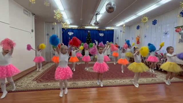 Танец девочек в детском саду "Хлопушки" для подготовит смотреть онлайн