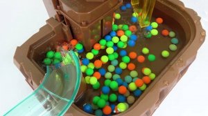 ШАРИКИ КАТАЮТСЯ ВИДЕО ДЛЯ ДЕТЕЙ С ИГРУШКАМИ КАНАЛ ИГРАЛКИ-ЗАЛИПАЛКИ