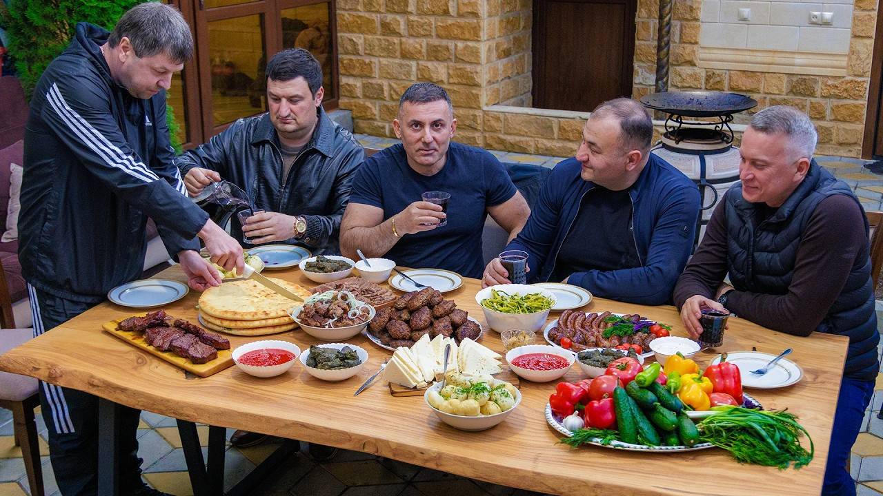 КОТЛЕТЫ и МЯСО в КАЗАНЕ в ГОСТЯХ у АЛАНА. ENG SUB