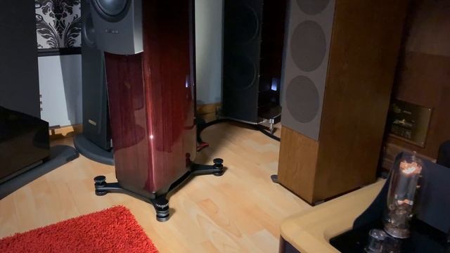 New DYNAUDIO Confidence 30 Loudspeakers on stage_1080pFHR смотреть онлайн