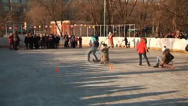Все на коньки! 9 декабря в Благовещенске появился еще один каток. смотреть онлайн