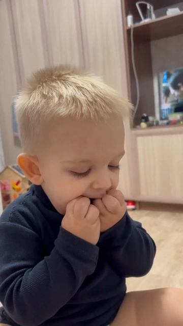 Очень вкусный гранат #дети #цветыжизни #shortsclip #shortscraft #yo