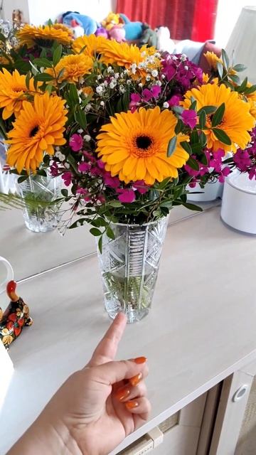 с 8 марта дамы🌷 А вы любите хрустальные вазы? смотреть онлайн