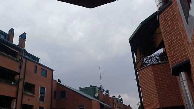 11 июня. В Монце маленький мокренький снежок. смотреть онлайн