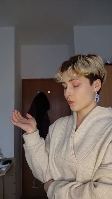 тут есть девушки, которые активно действуют? смотреть онлайн