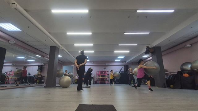 ФУНКЦИОНАЛЬНЫЙ ТРЕНИНГ / FUNCTIONAL TRAINING / ГРУППОВАЯ ТРЕНИРОВКА / ФИТБОЛ смотреть онлайн