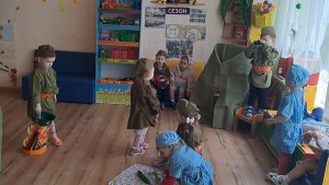 В землянке, инсценировка песни