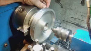 Шкивы под поликлиновый ремень РК, диаметром 25 мм и диаметром 175мм, на токарном станке CJM360.