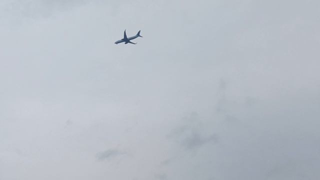 Самолёт летит. смотреть онлайн