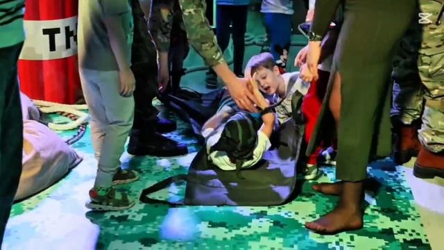 Работа аниматоров. Переноска раненого