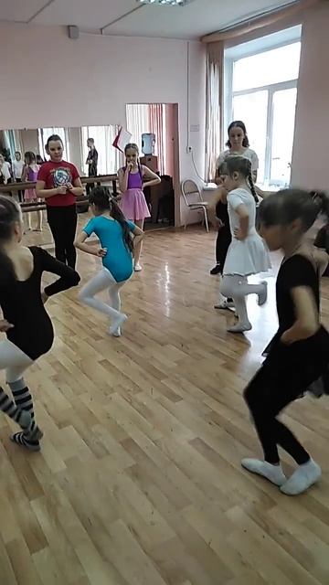 Постановочка с малышками-Родня 3 года назад смотреть онлайн