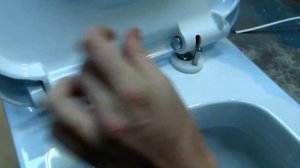 Установка сиденье с микролифтом на унитаз