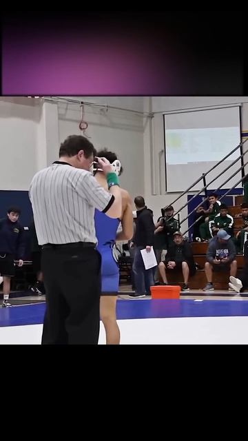 Махачев НАУЧИЛ молодого борца технике, а тот ИЗЯЩНО ис смотреть онлайн