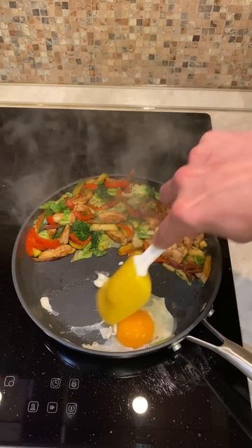 Лапша Быстрого Приготовления с Курой))а чё, так можно б смотреть онлайн