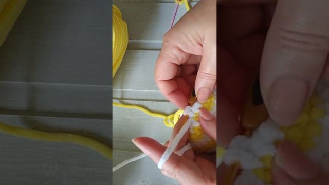 вяжем колпачок и хвостик. смотреть онлайн