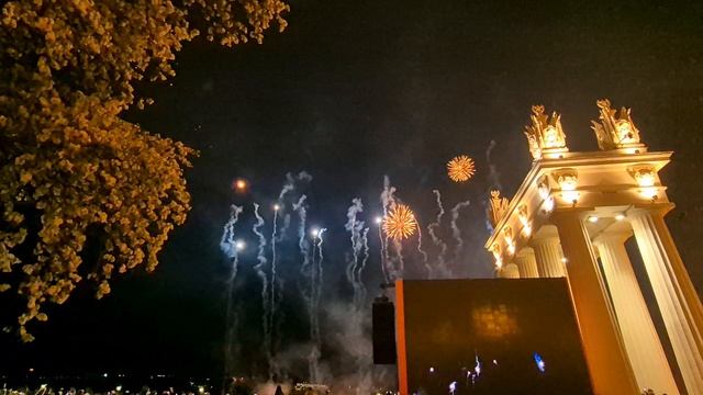 Салют в Волгограде на Центральной Набережной! смотреть онлайн