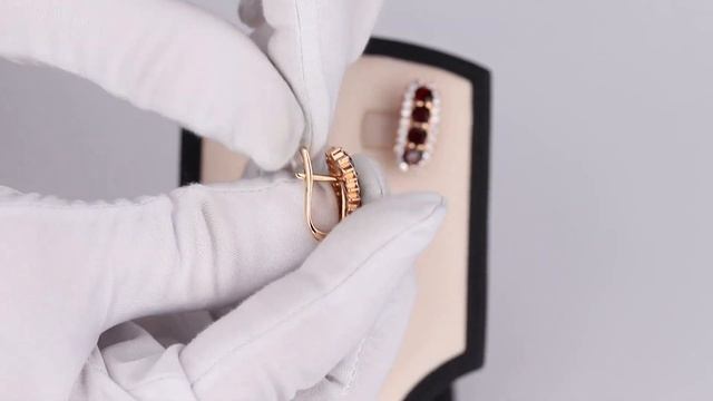 Серьги из золота с натуральным гранатом и фианитами а? смотреть онлайн