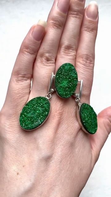 Комплект кольцо 3048 и серьги 3034 с уваровитом зеленым гр