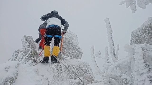 Горы - это свежий воздух, красота природы... Ага, сейчас... смотреть онлайн