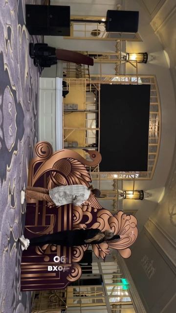 Начинаем монтаж декора для компании Собака.ру в честь смотреть онлайн