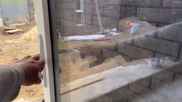 Уход за стяжкой в доме. Поливаем полы водой. смотреть онлайн