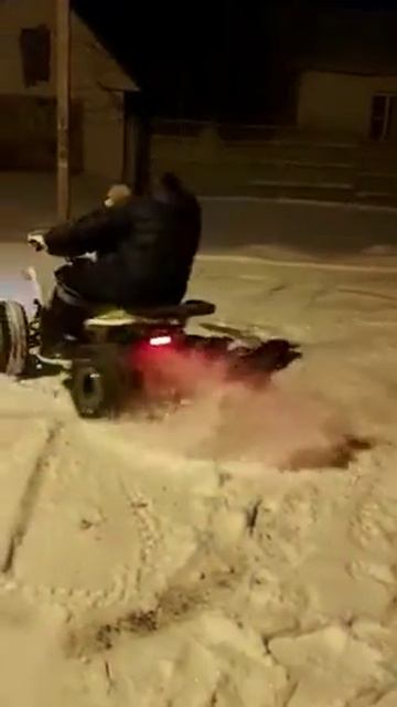 на квадрике под фонарем смотреть онлайн