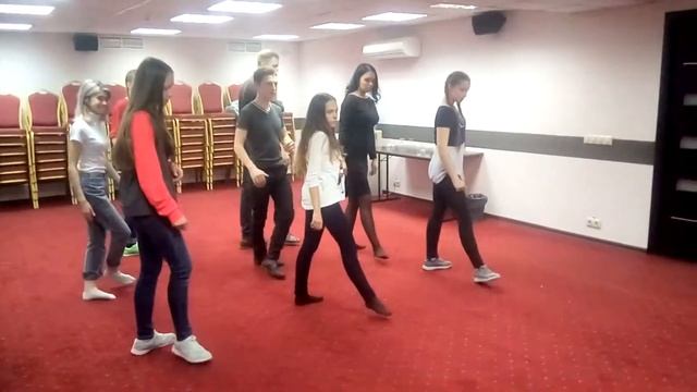 Модели CREATIVE MODELS на занятии по танцевальному дефиле смотреть онлайн