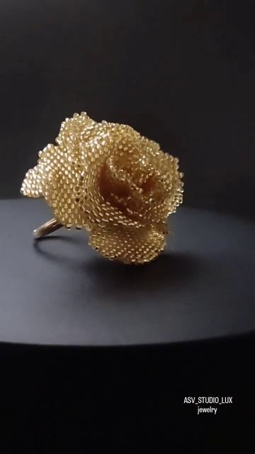 Кольцо из бисера Золотая роза #украшенияизбисера #наз? смотреть онлайн