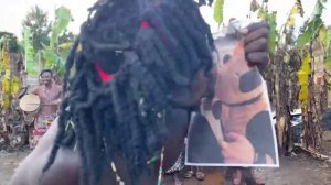 АФРИКАНСКОЕ ПЛЕМЯ делает ПОЗДРАВЛЕНИЕ из АФРИКИ